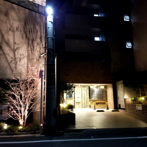 サロン外観(夜)|南青山のリラクゼーションサロン